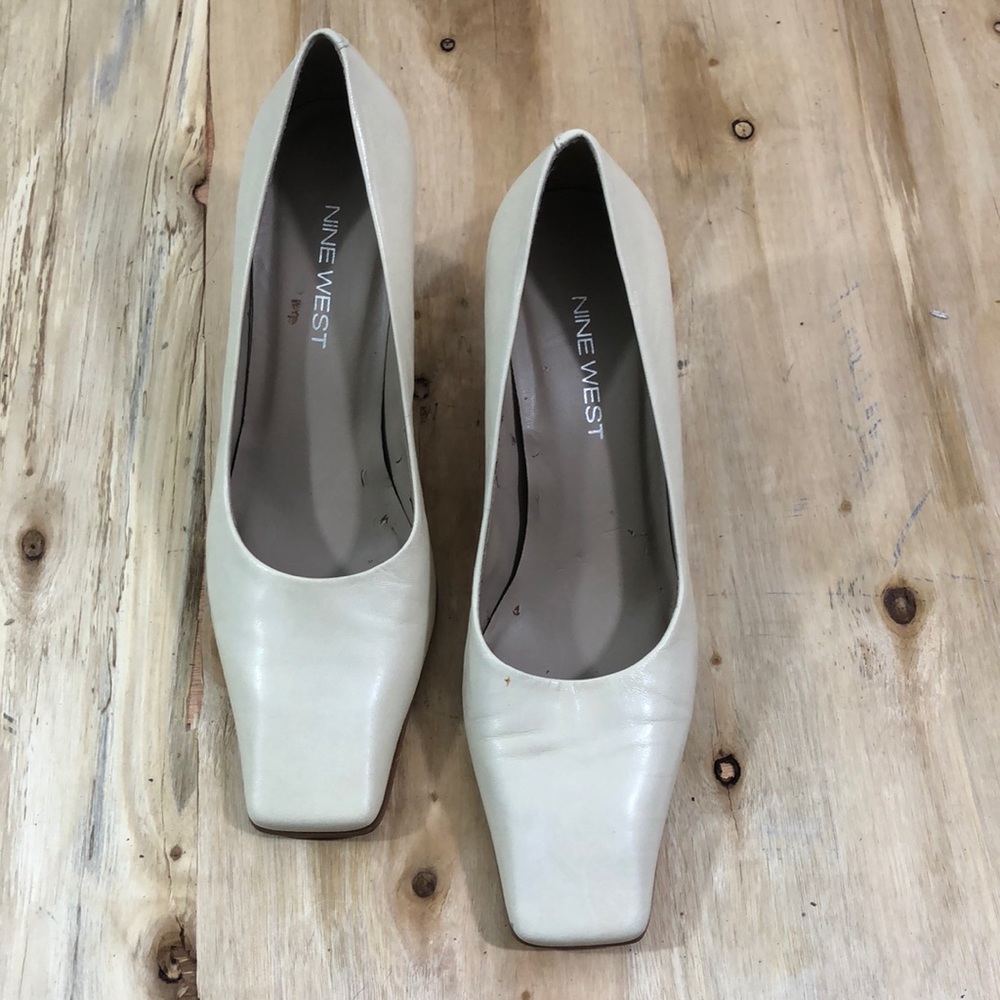 Nine West Leather Pumps in Cream 90s y2k Square Toe 6.5